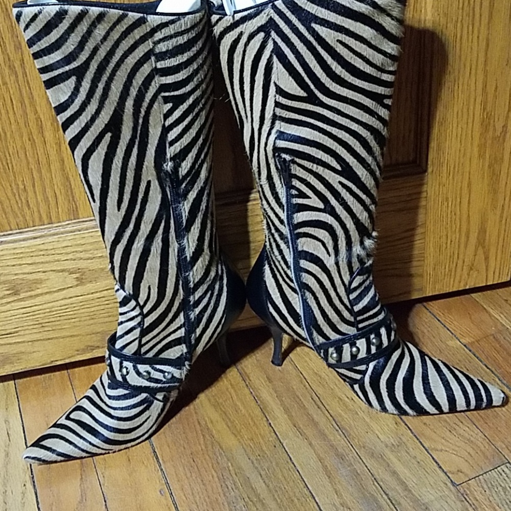 Very fun boots,  size 39 by Karen millen